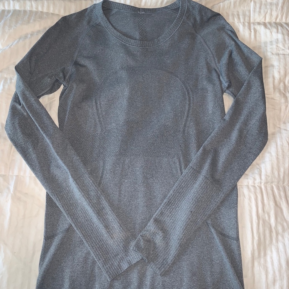 Lululemon long sleeve swiftly, like new!